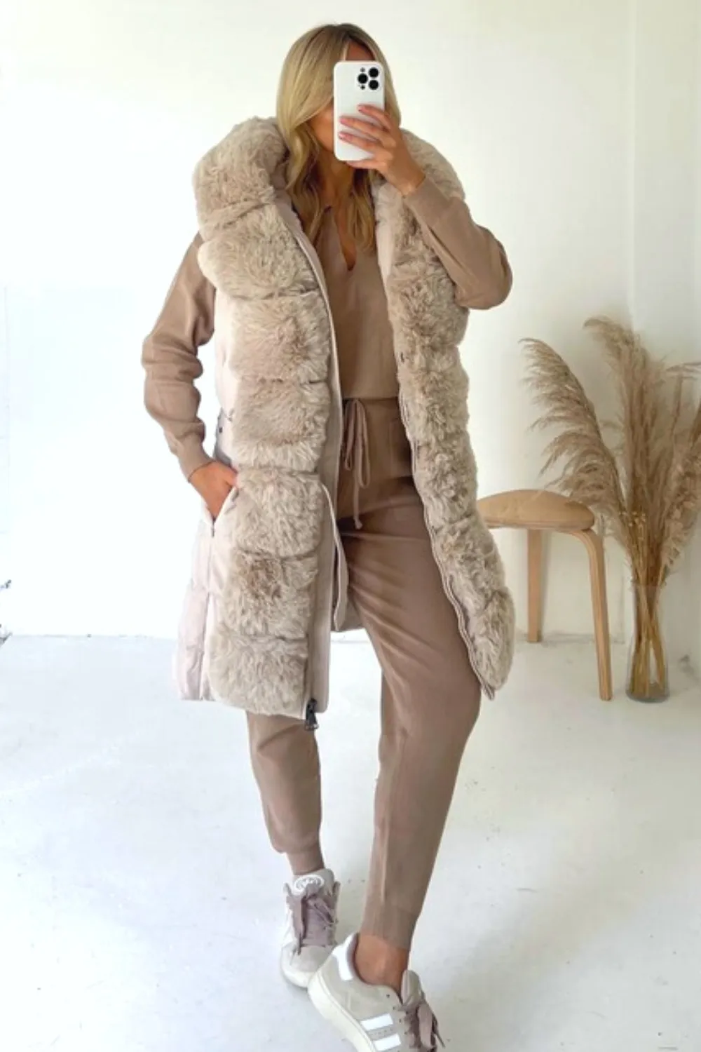 Anna cream Long puffer gilet with faux fur