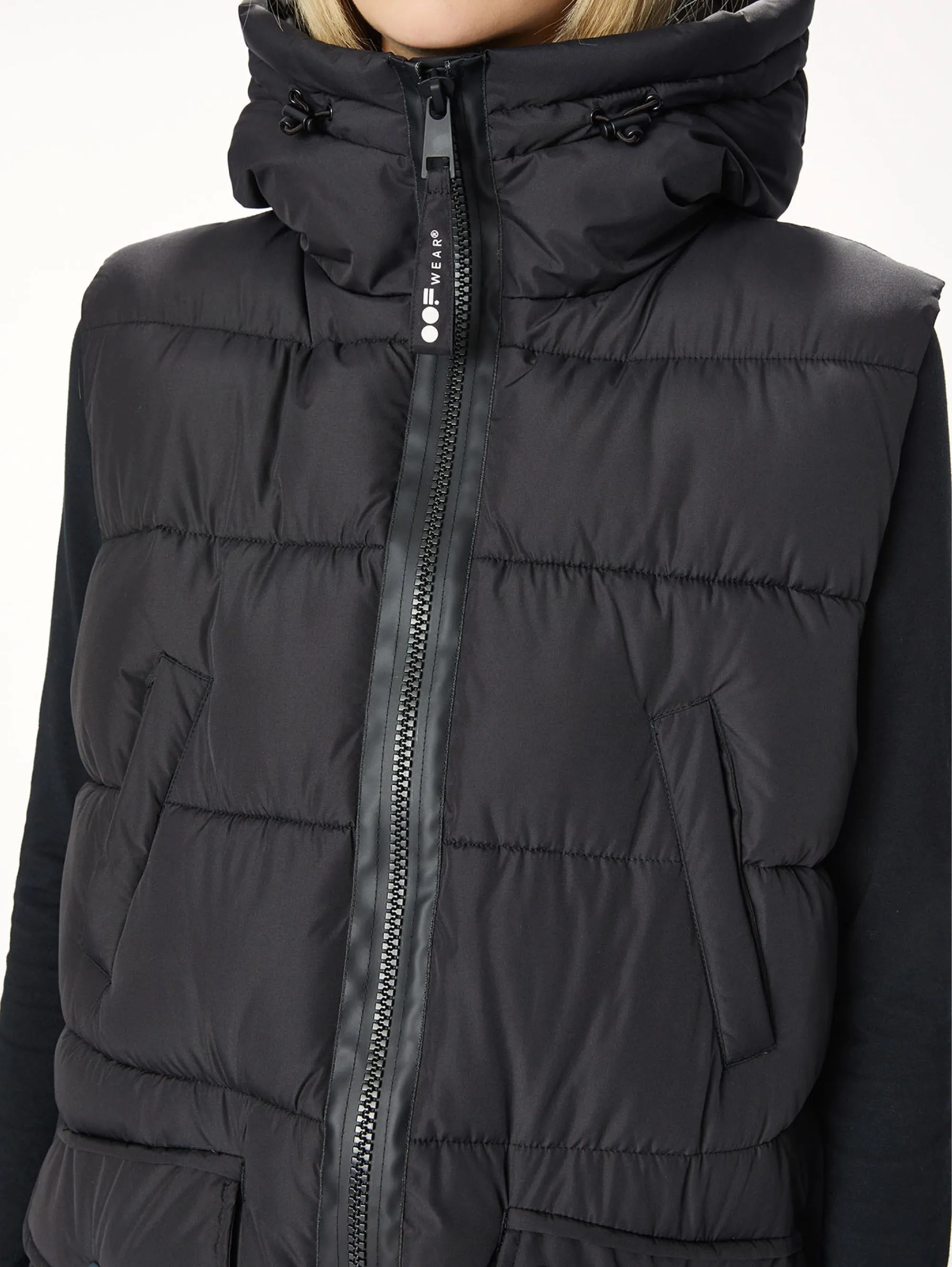 Gilet Imbottito con Cappuccio Nero